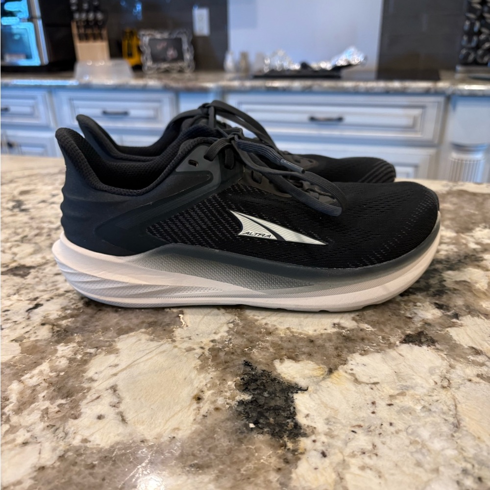 Altra Torin 8 Size 8
Great used condition!